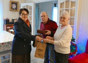 Solidarité jocondienne : distribution de chocolats